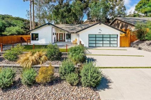 Spinnaker Hill House | Poppy Cottage