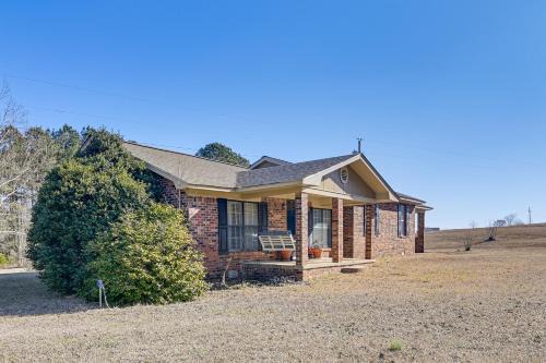 Noxapater House | Porch & Fireplace! 150-Acre Noxapater Retreat