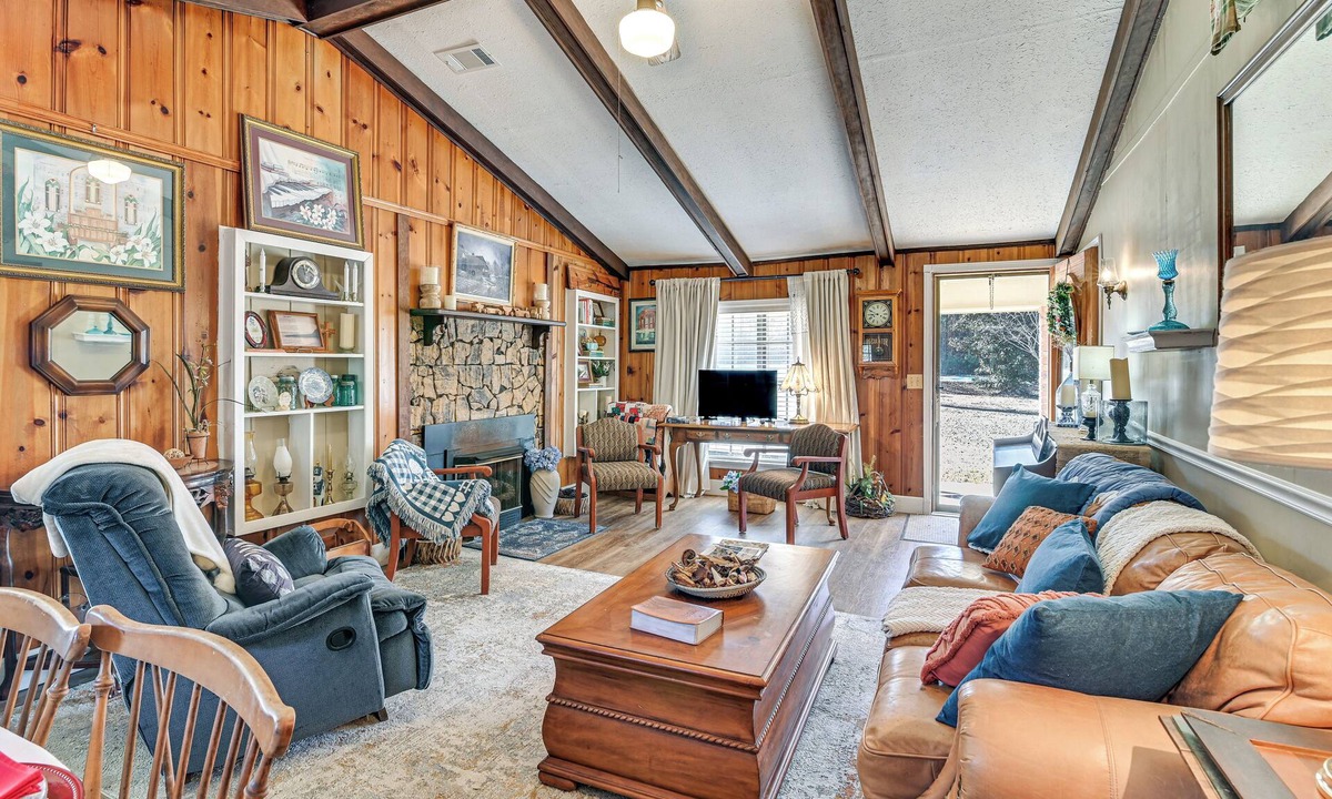 Noxapater House | Porch & Fireplace! 150-Acre Noxapater Retreat