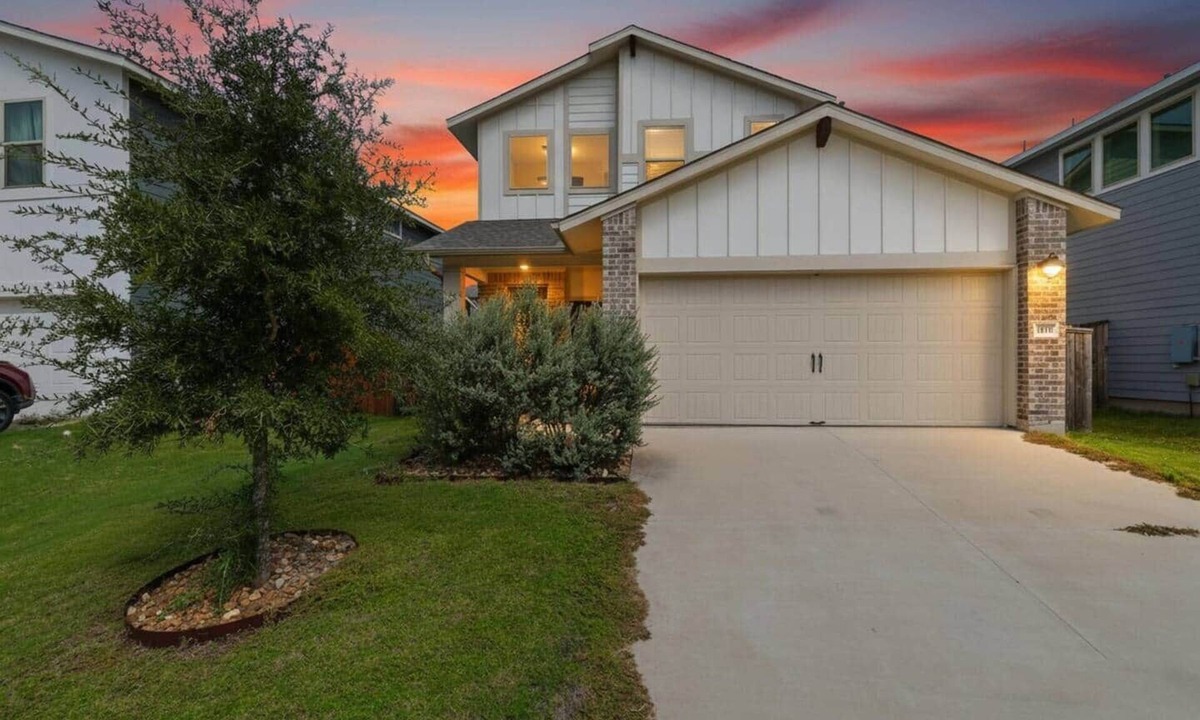 Austin House | Porch House Retreat in Quiet Neighborhood
