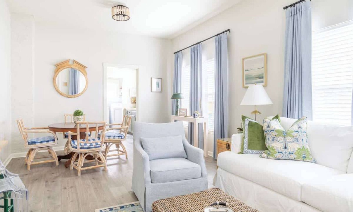La Grange House | Porch Swing Vibes for 4 | Francis @ Grace Inn