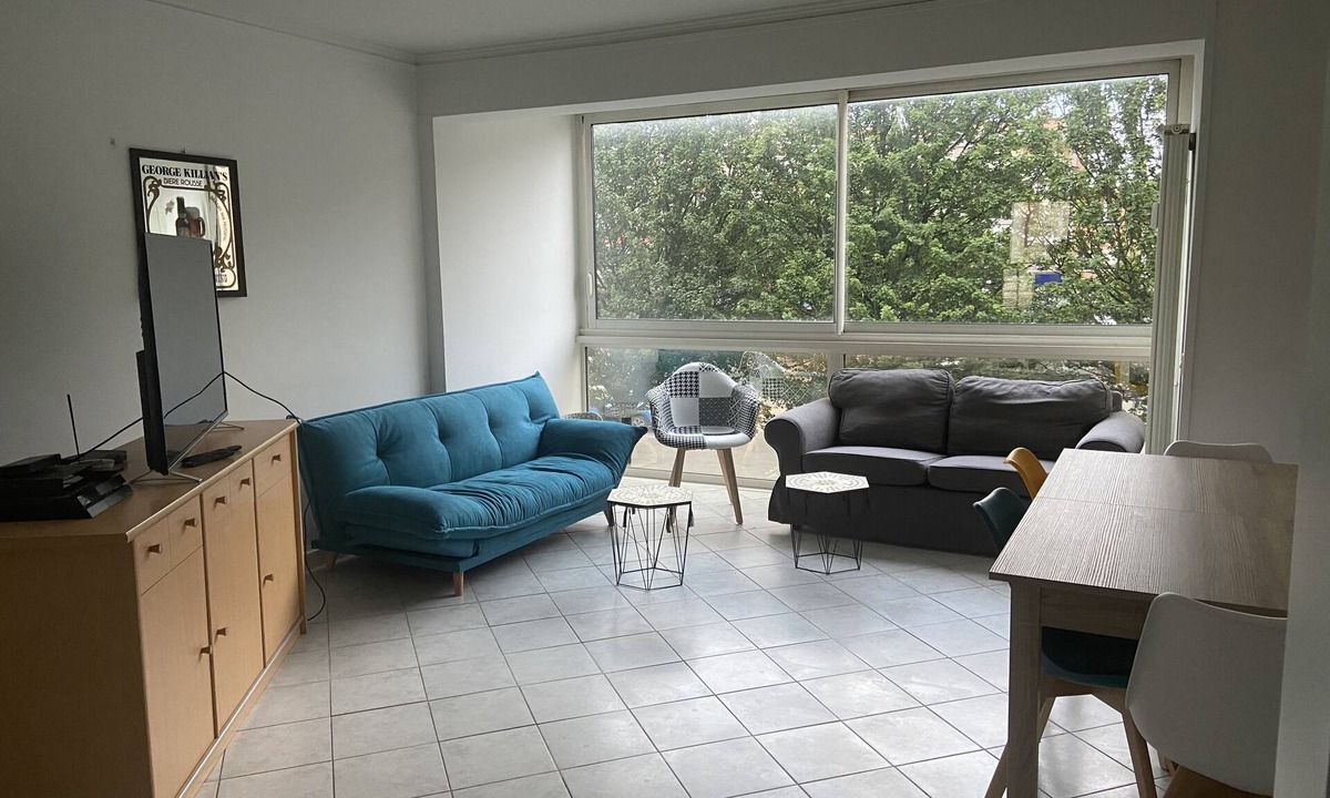 Dunkerque Centre Apartment | Port and sea