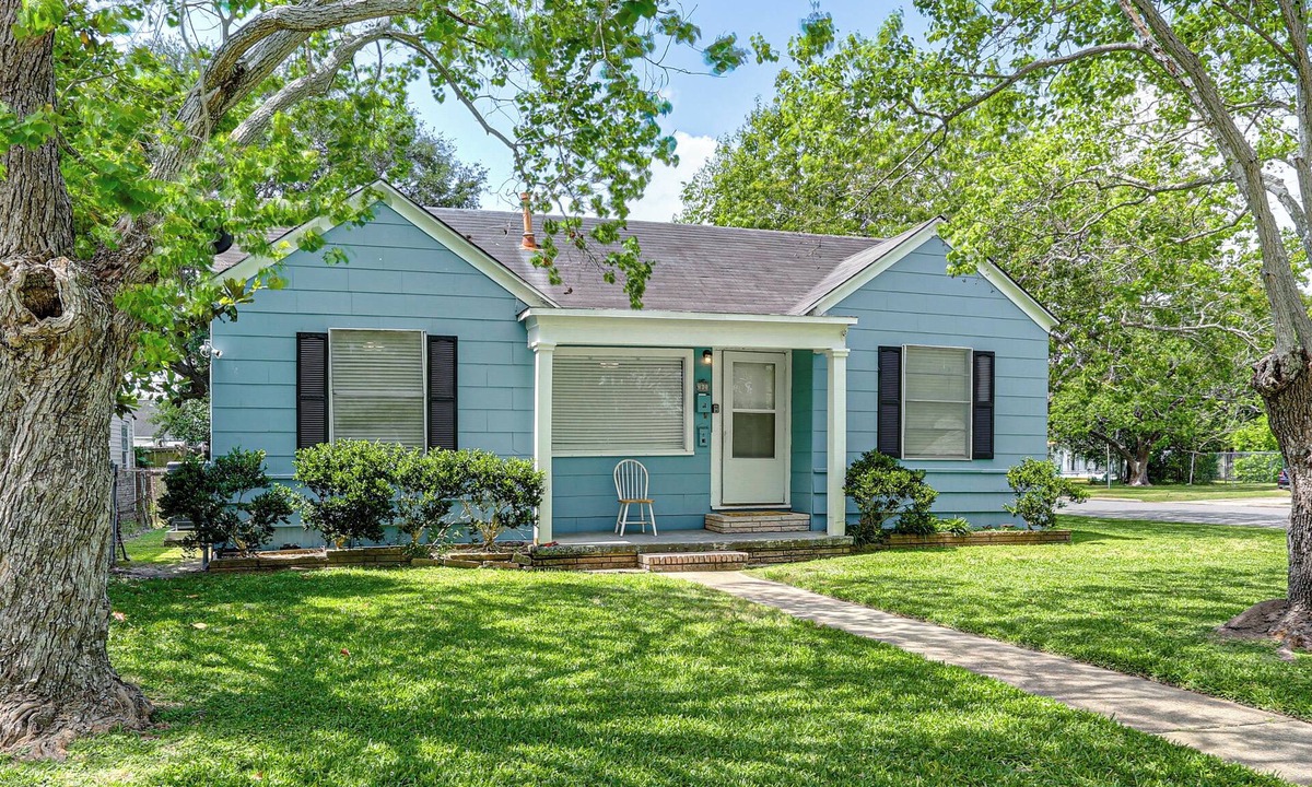 Lakeview  Jefferson County Apartment | Port Arthur Homebase: Work, Dine & Play!