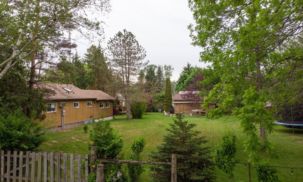Port Franks Cottage | Port Franks 2 Bedroom Cottage With Double Wide Lot