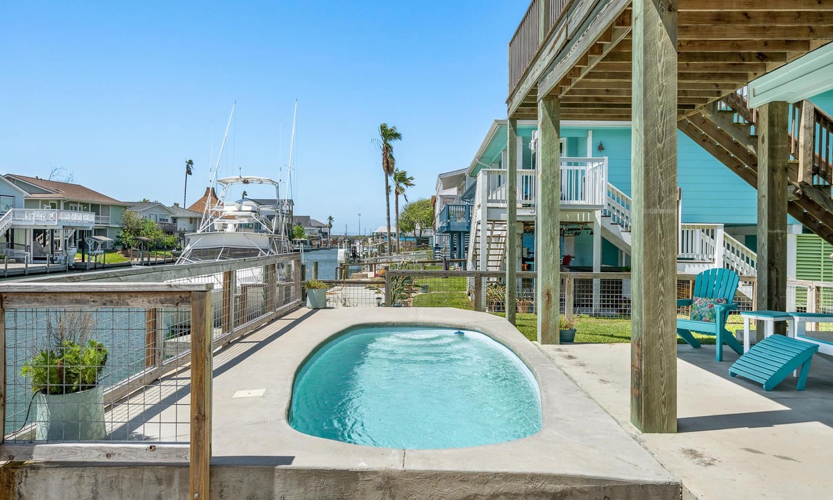 City-by-the Sea House | Port Royal Dream | Pet Friendly, Canal Views, Pool