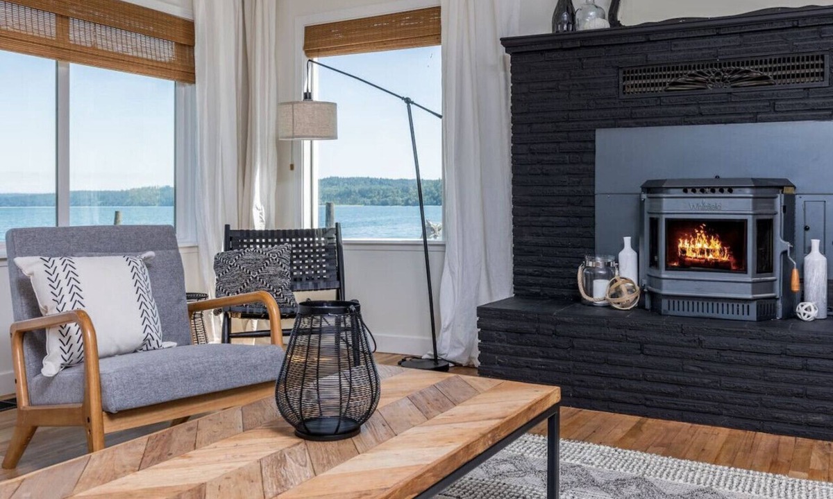 Adelma Beach House | Port Townsend waterfront hot tub.