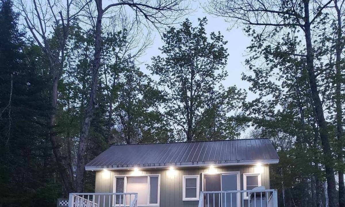 Portage Lake Cottage | Portage Lakefront Cottage