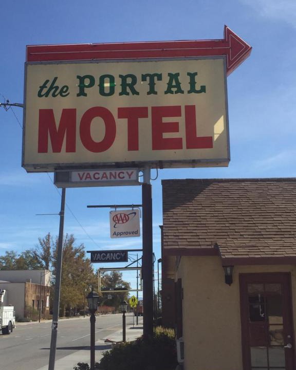 Lone Pine Hotel | Portal Motel