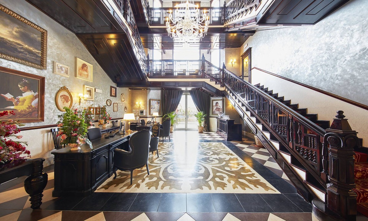 Salou Hotel | PortAventura Hotel Lucy's Mansion
