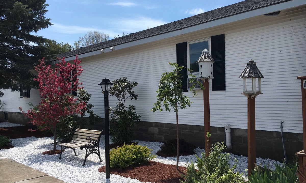 Port Ontario Hotel | Portlodge Motel