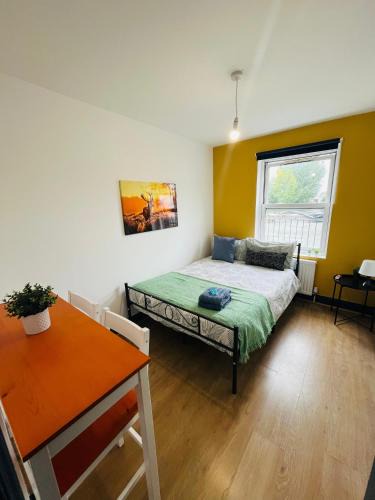 Dalgarno House | Portobello Self Check-In Rooms 611