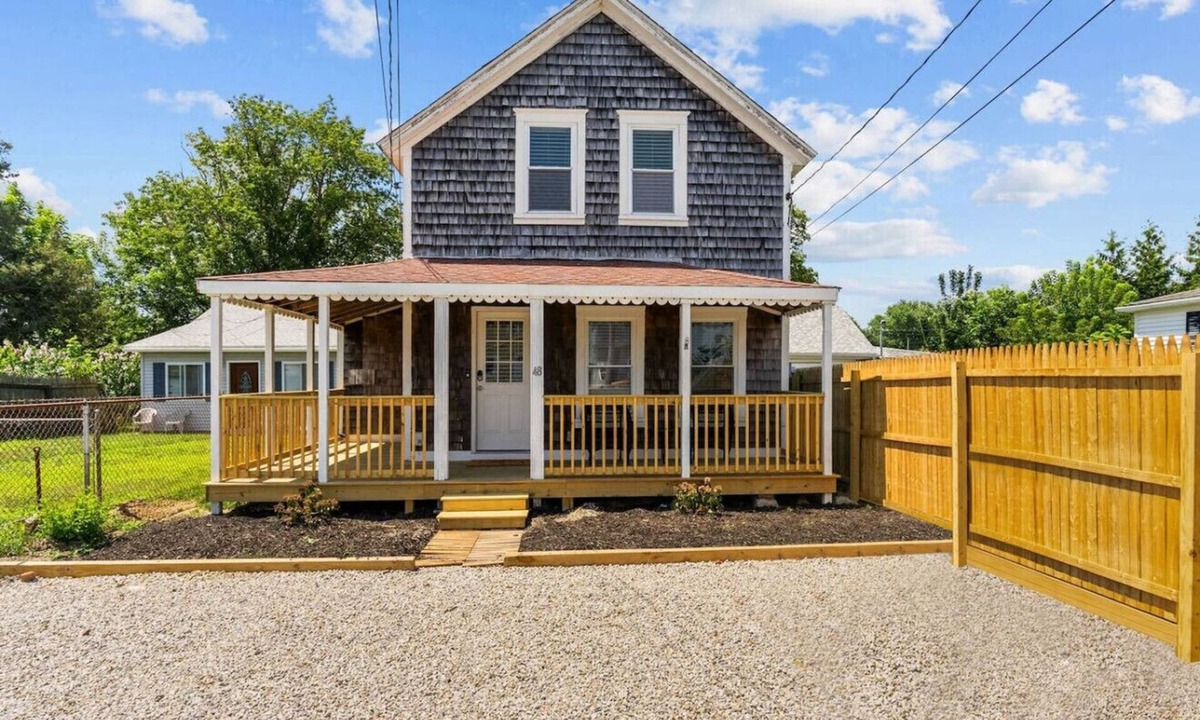 Portsmouth House | Portsmouth Beach cottage