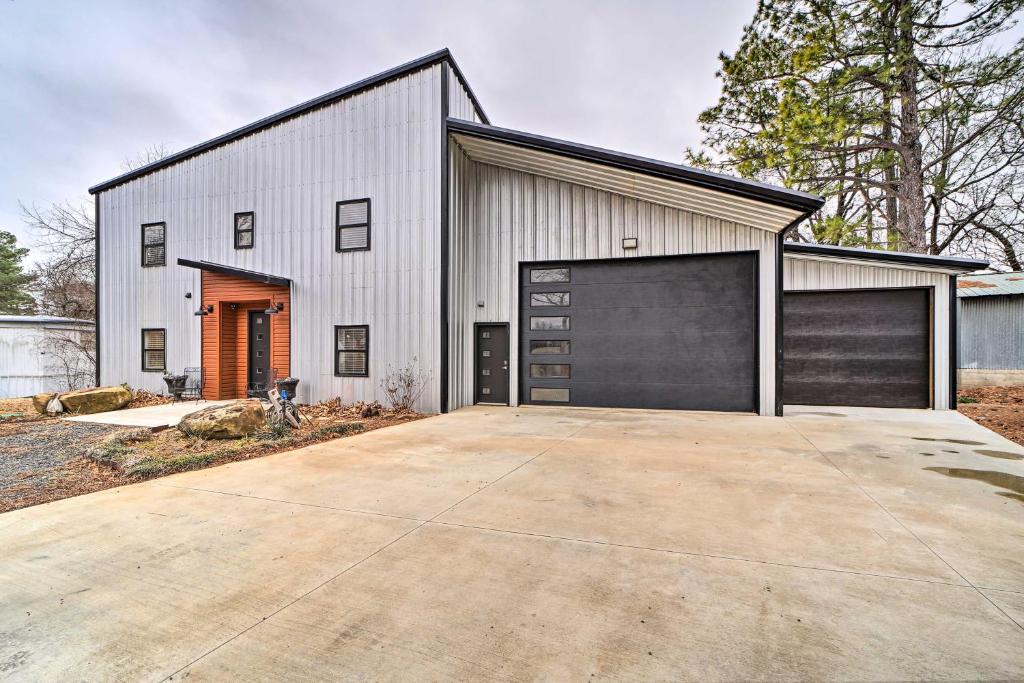 Porum House | Porum Home with Private Dock on Lake Eufaula!