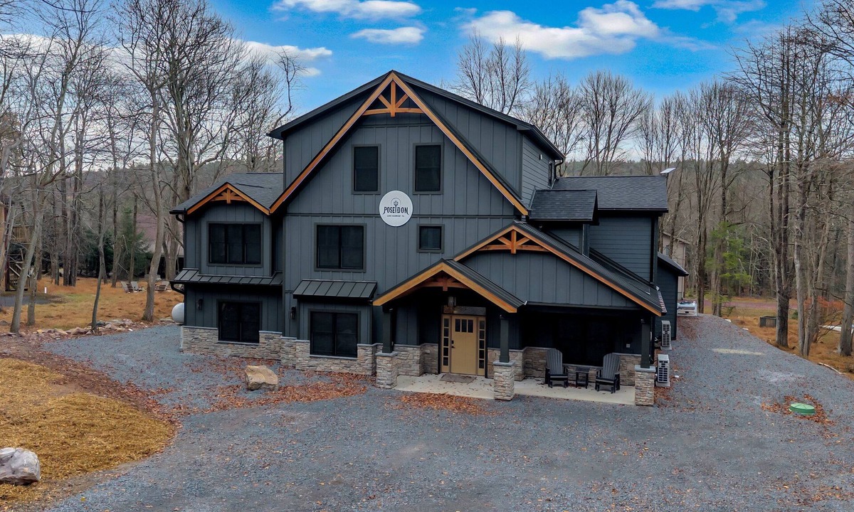 Lake Harmony Estates House | Poseidon 9BR Indoor Pool, Mini Golf, Elevator, Sleeps 30