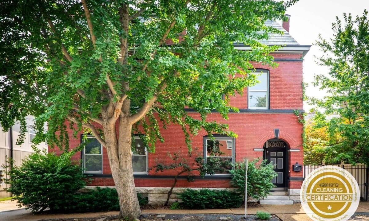 Soulard House | Posh 4 floor Soulard Family Home ABODEbucks