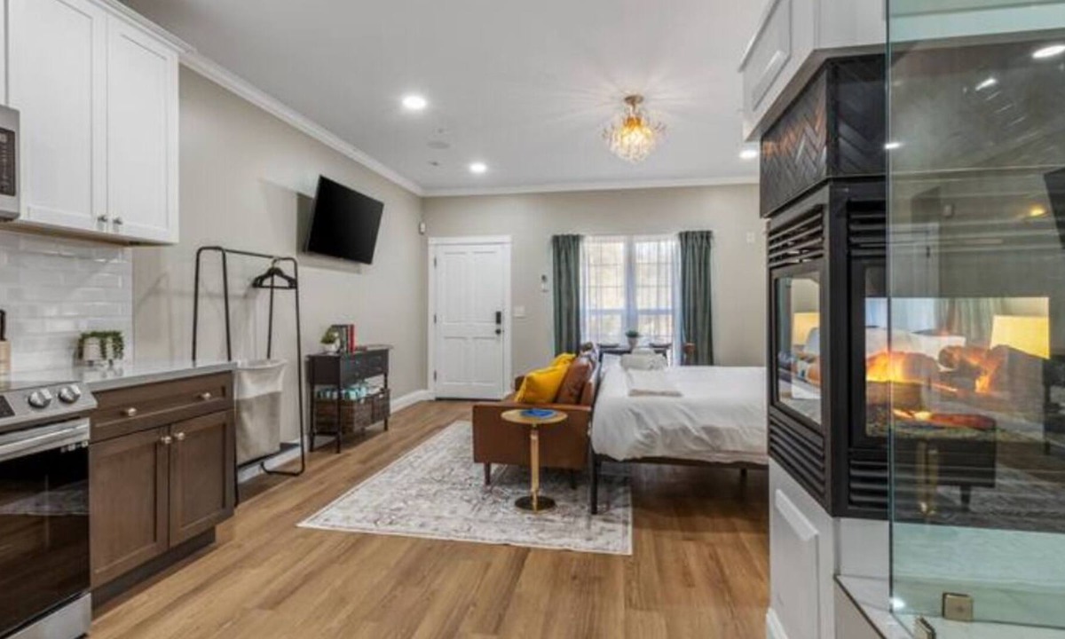 Amador City Hotel | Posh Hillside Suite with Pool & Hot Tub