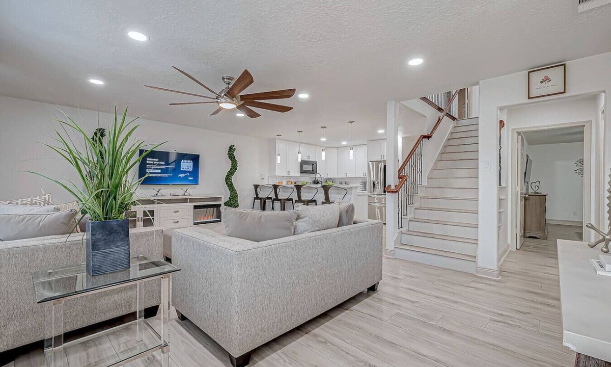 Humble House | Posh Houston/IAH Escape: Parking|7 Beds|Sleeps 14|