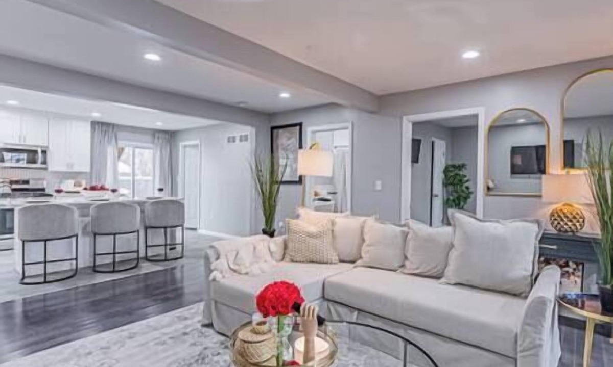 Vauxhall House | Posh Living Cozy Haven 1