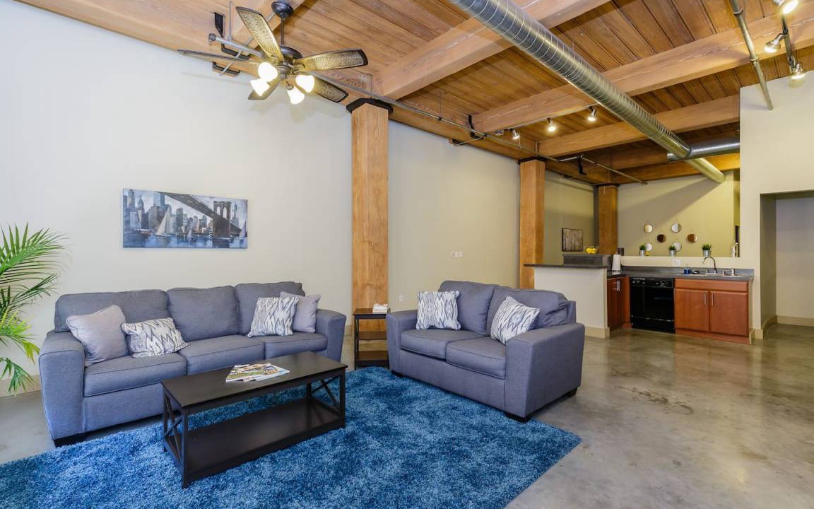 Downtown West Condo | ️POSH LOFT ️ Walk to CtyMu Cvtn Ctr Aquarium