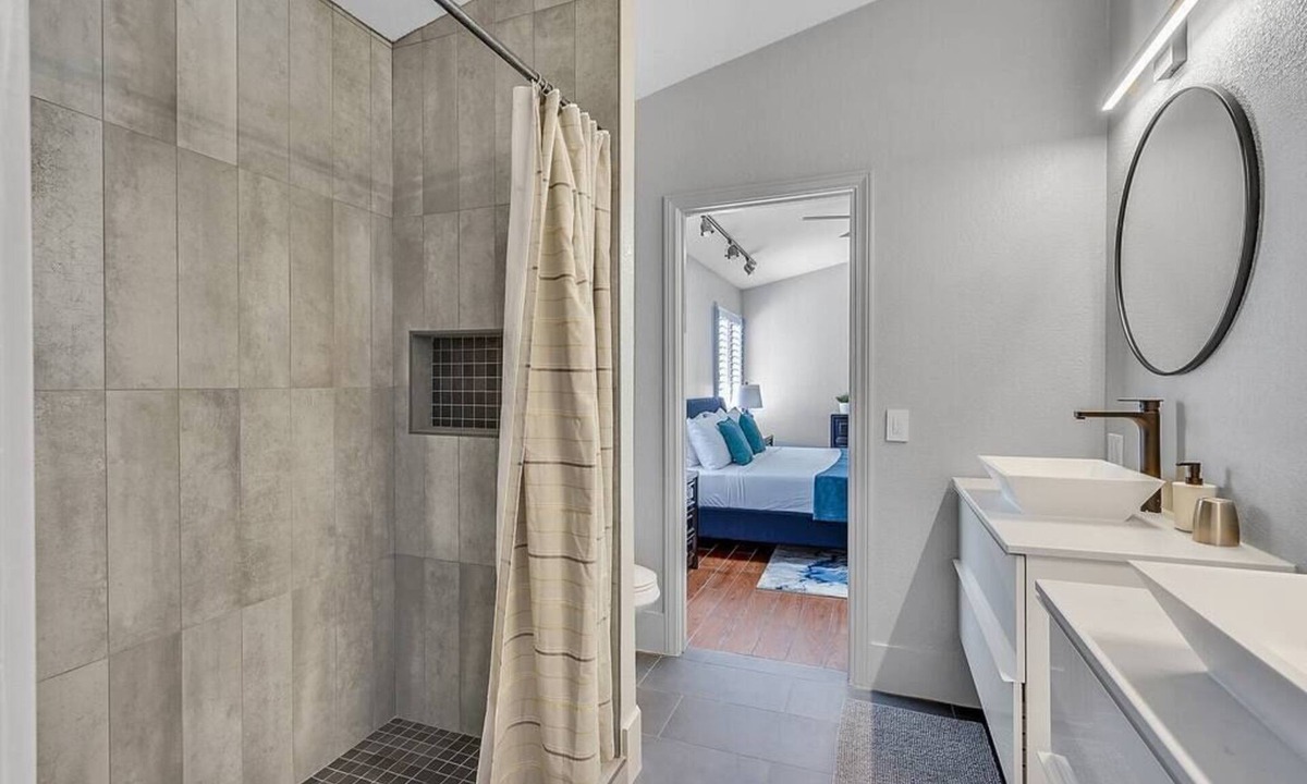 Spring Valley House | Posh Villa 8 Bdr X 5 Bth 16 Bds