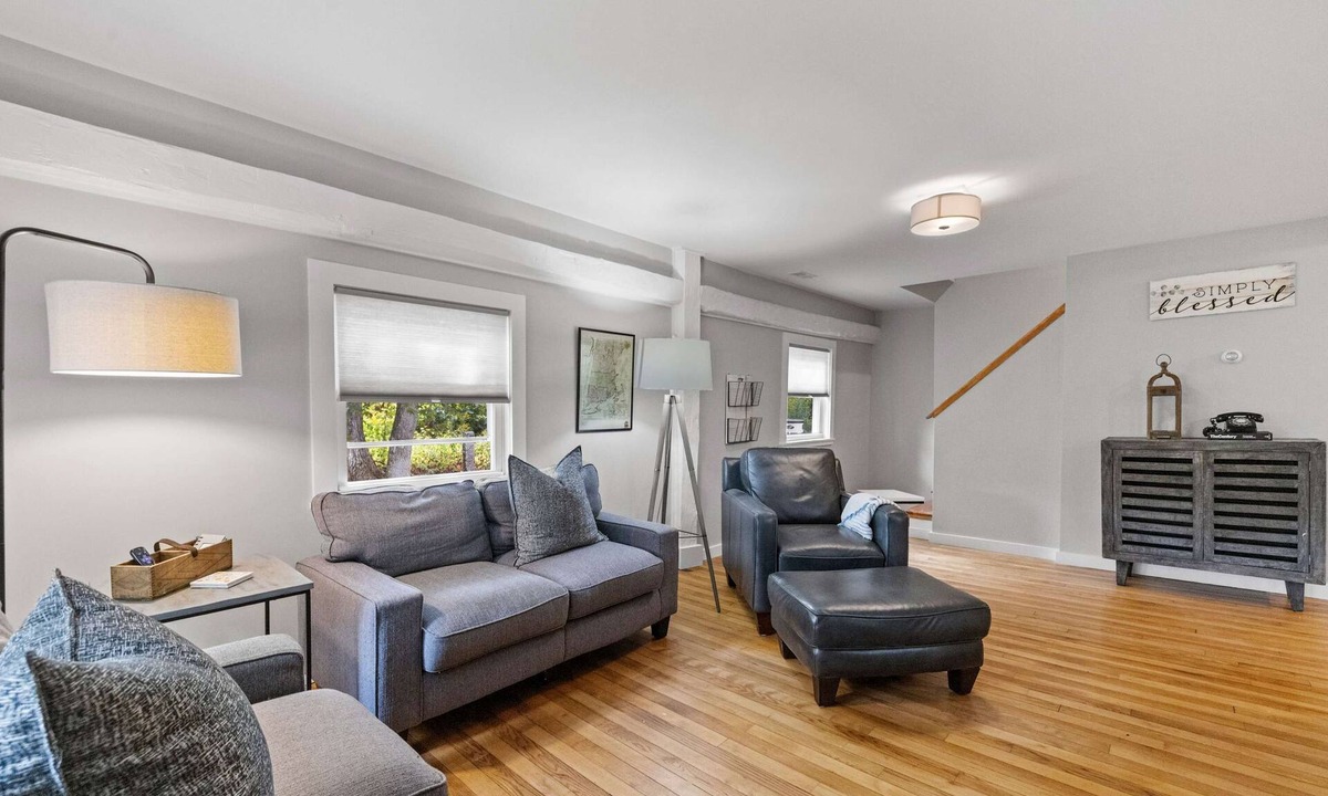 Bradford House | Post & Beam - SHARED 4 Bedroom 1 Bath Home On Pond - Shared 4 Bedrooms Available