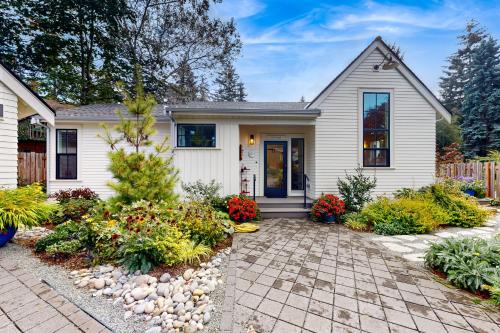 Olympic Hills House | Post Cottage