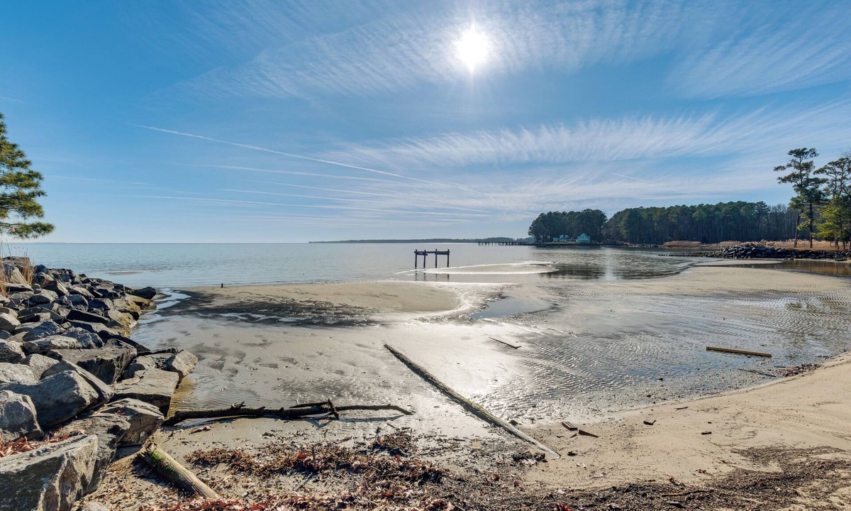 Hague House | Potomac River Haven w/Private Beach, Pets Welcome