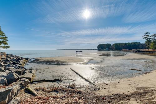 Hague House | Potomac River Haven with Private Beach, Pets Welcome