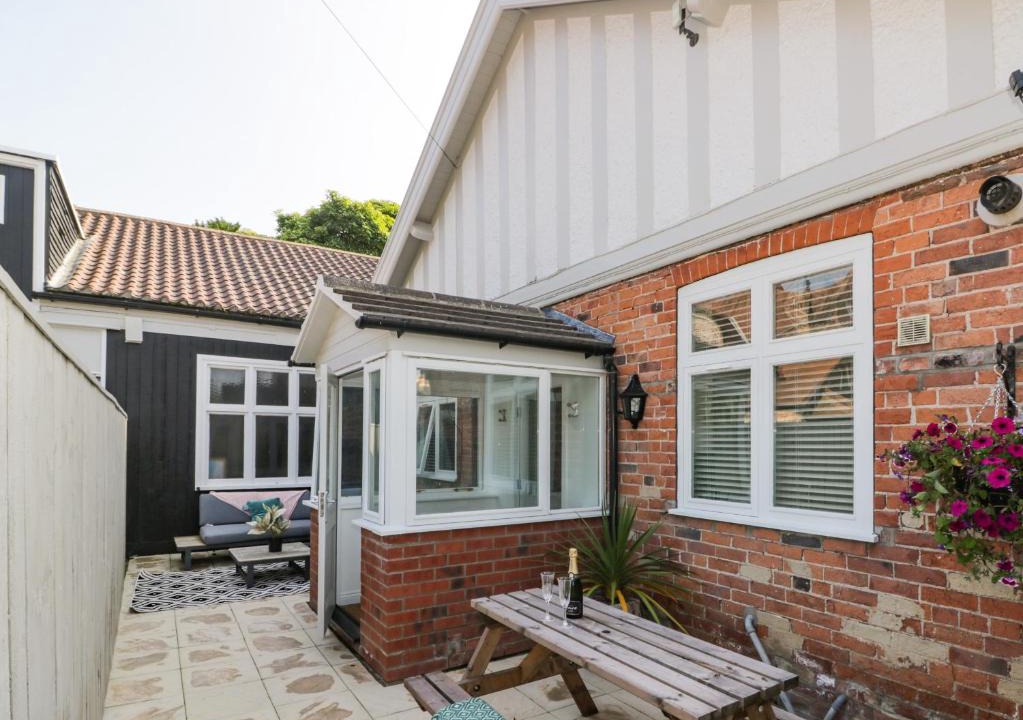 Hornsea House | Potter's Lodge