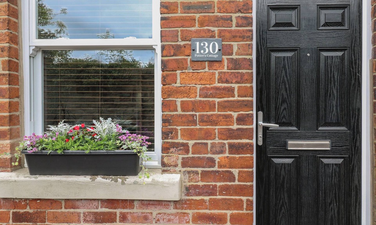Fulwood Cottage | POTTER’S COTTAGE, family friendly, with a garden in Sheffield