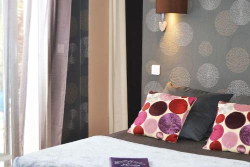 Meze Apartment | "POUR VOUS" studio dans villa avec piscine