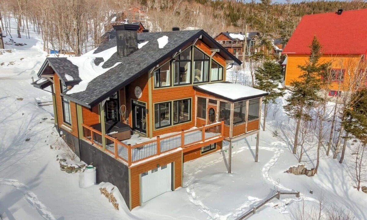 Saint-Philemon Ski Chalet | Pourquoi Pas! | Private Spa & Mountain View