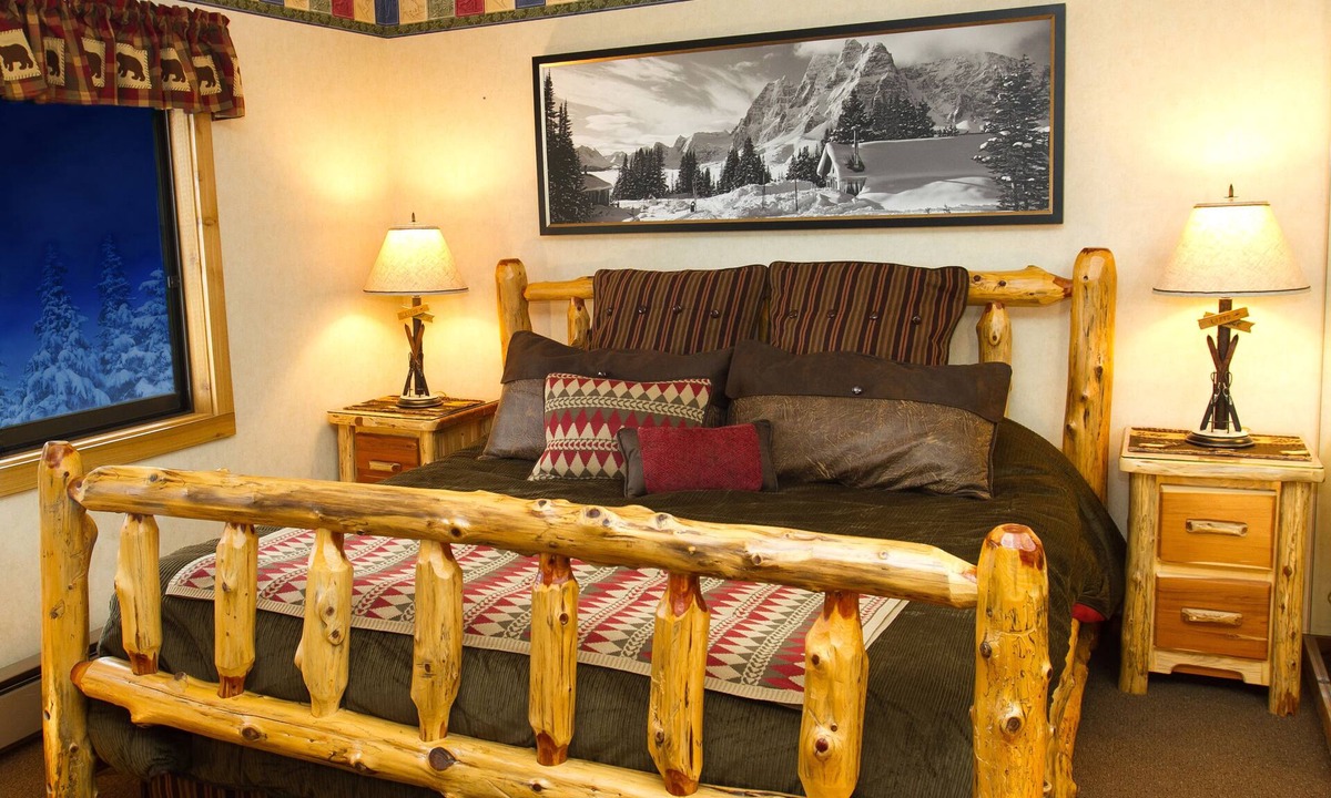 Bessemer Condo | Powderhorn Slopeside Luxury Chalet 2