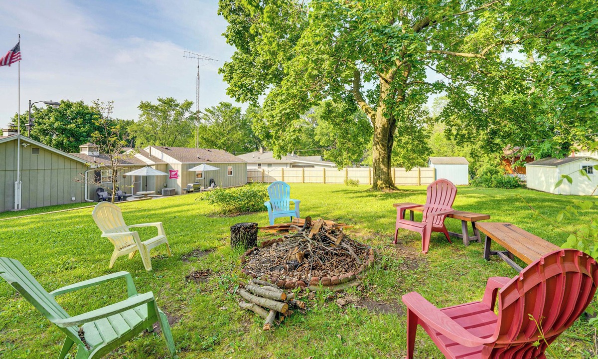 Powers Lake Cottage | Powers Lake Gem: Peek-a-Boo Views & Beach Access