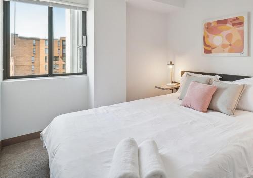 Downtown Harrisburg Apartment | PP 1002 Modern Corporate 2br, pool, Gym