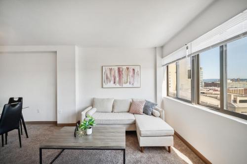 Downtown Harrisburg Apartment | PP 1111 Modern Corporate 1br, pool, Gym