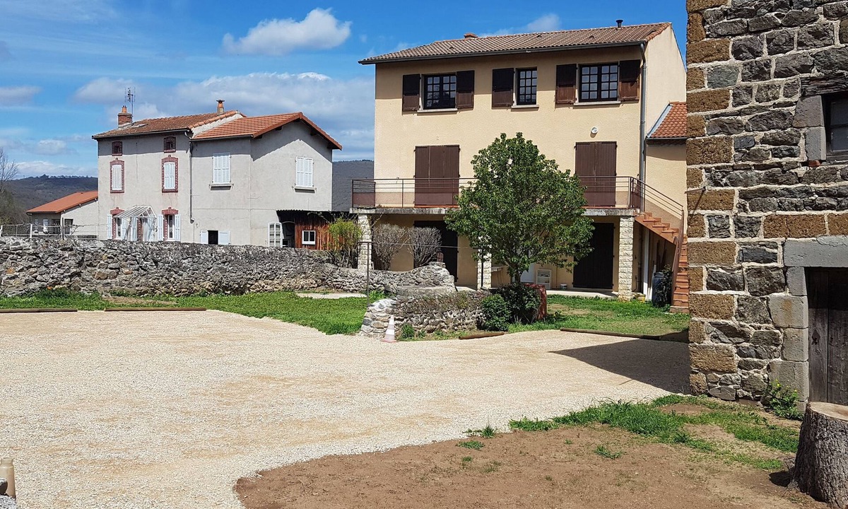 Mazeyrat-d'Allier Apartment | Près de la Rivière