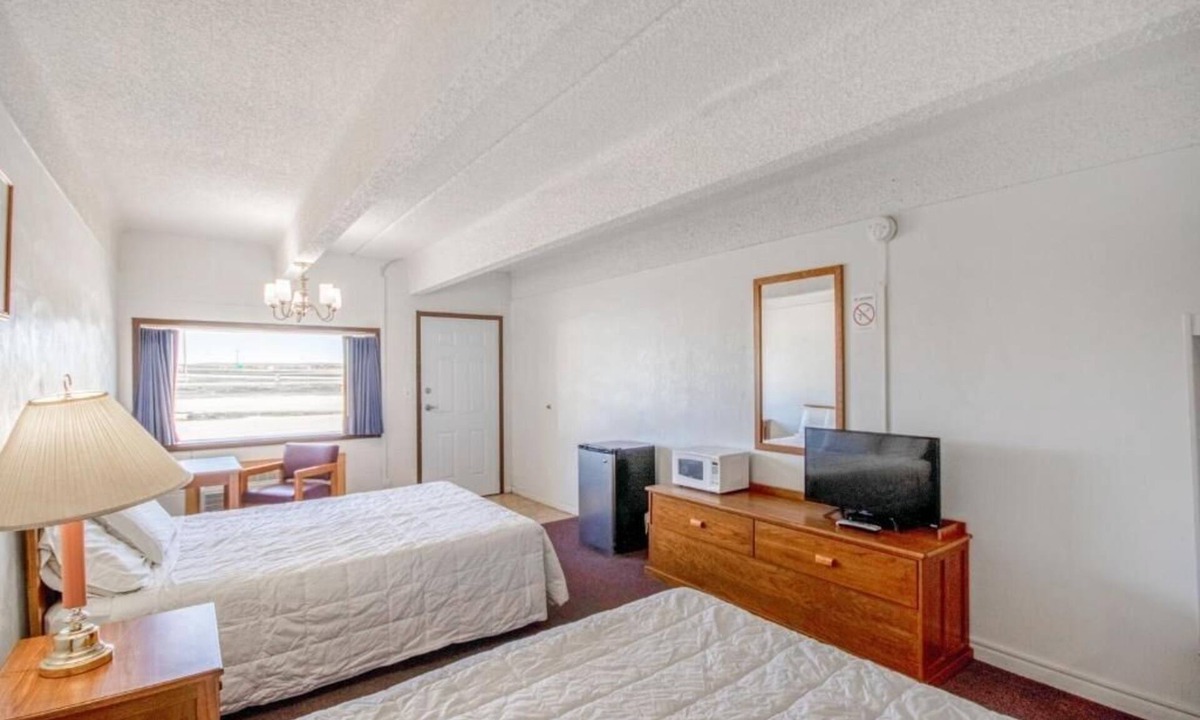 Osborne Hotel | Practical 4-Room Stay w/2 Queen Beds – Ideal Osborne Trip Spot