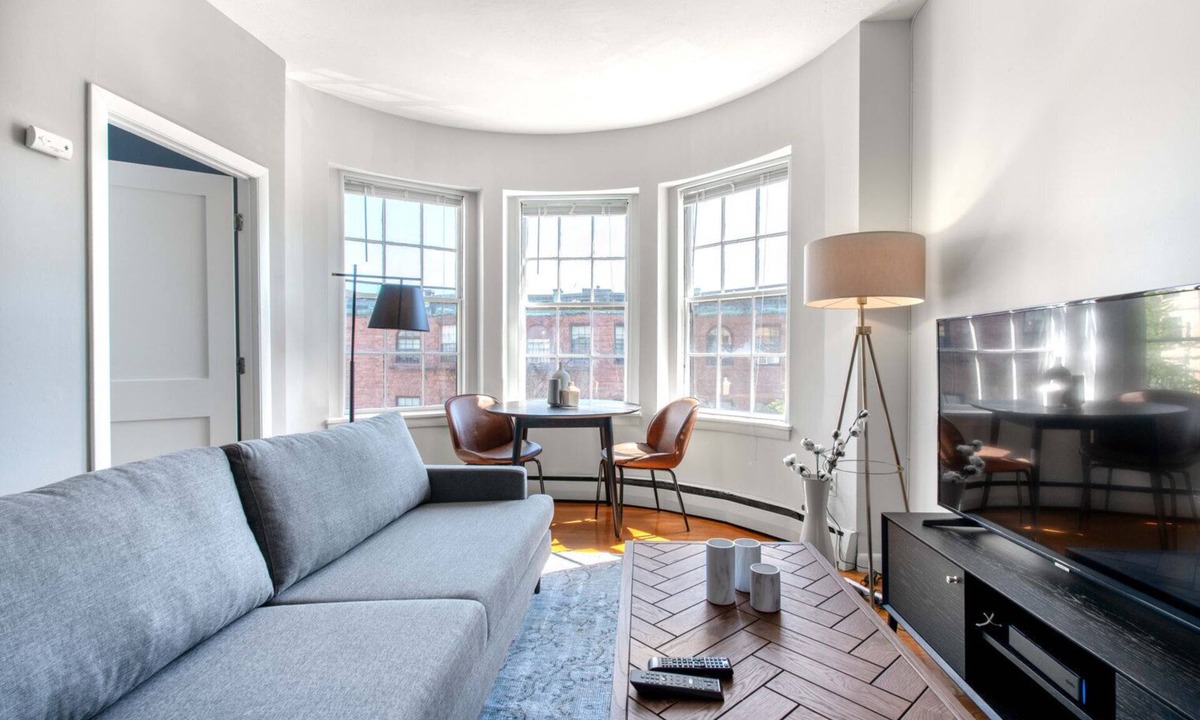 Prudential - St. Botolph Apartment | Practical South End 1BR near shops, restaurants & T Stops