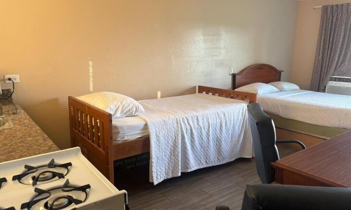 Flour Bluff Hotel | Practical Stay Near Padre Island National Seashore | Easy Road Access & Parking