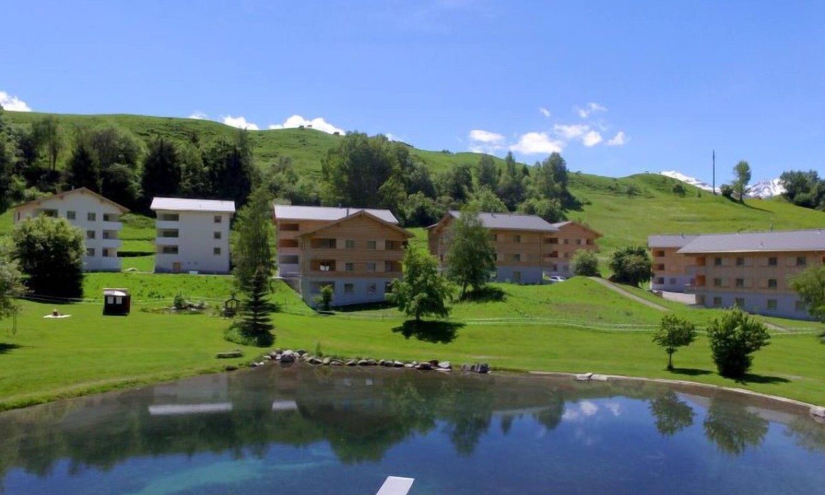 Rueun Apartment | Pradas Resort - 2.5 Zimmer Premium by Interhome