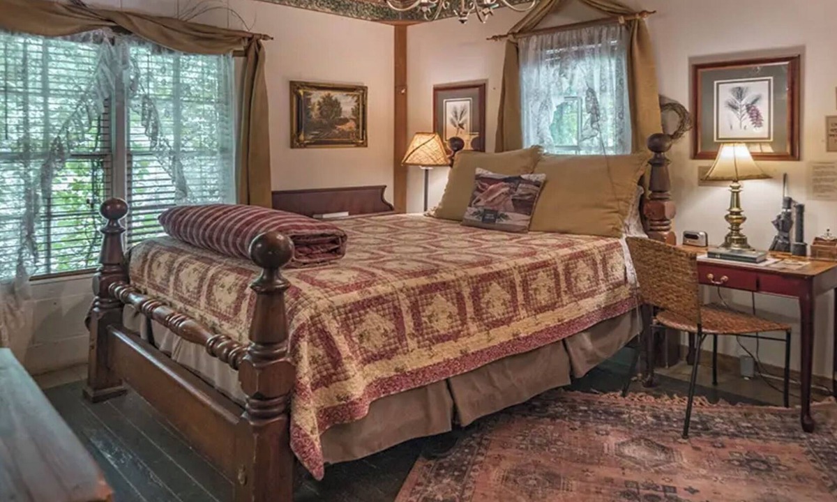 Glen Rose House | Prairie House. River Cabin. Sleeps 8