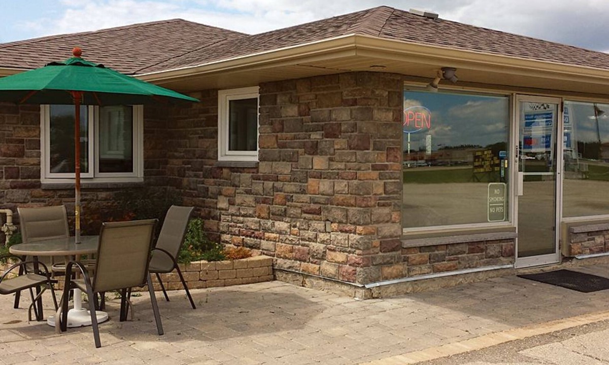 Dauphin Hotel | Prairie Mountain Inn