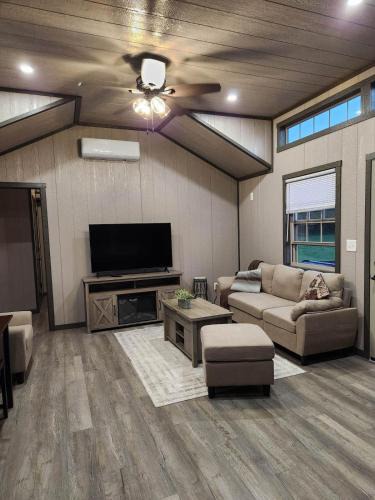 Sullivan House | Prairieview Cabin - with Hot Tub