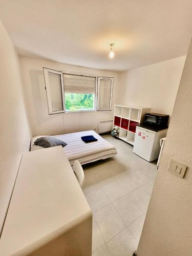 Secteur 1 Apartment | Pratique, Proche Gare & Petit Prix avec Parking