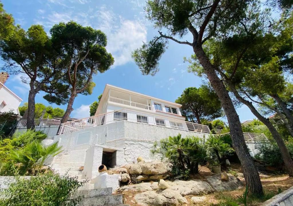 Oropesa del Mar Villa | Preciosa Villa rodeada de pinos con vistas al mar - ServHouse