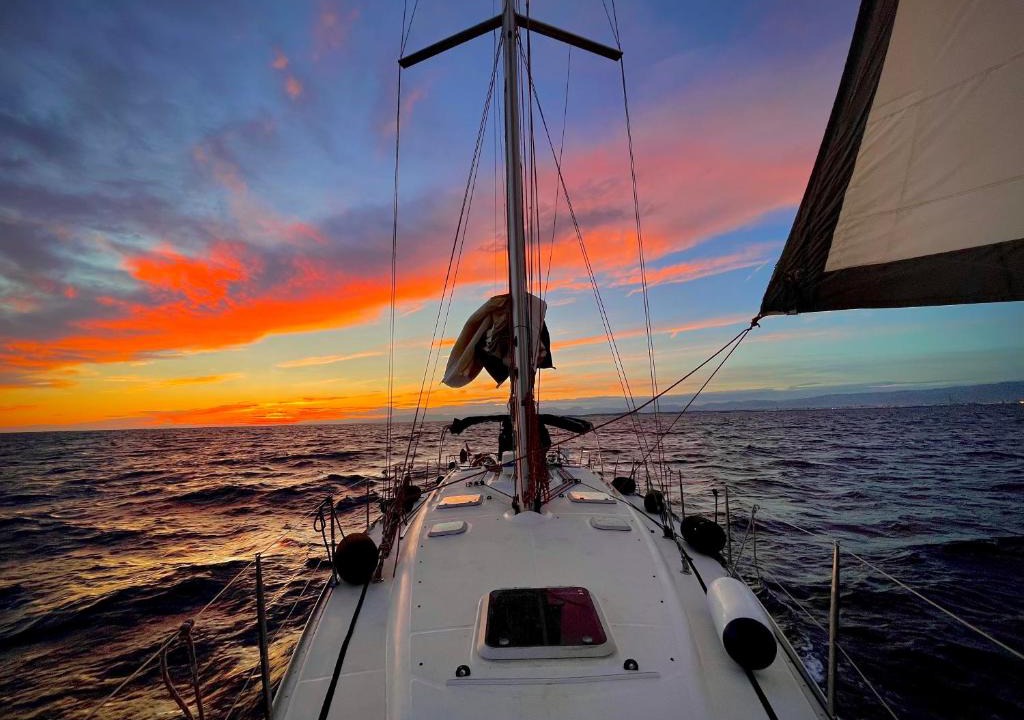 Badalona Boat Rental | Precioso velero en Badalona de 3 camarotes
