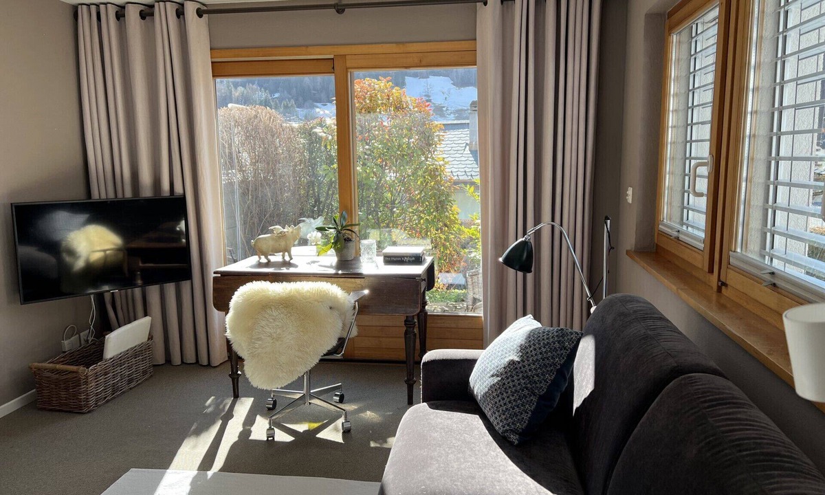 Le Chable Villa | Prefect Getaway Spacious 5 bedroom family villa, Le Chable. Walk to lift, 200m