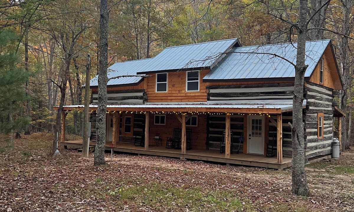 Lindside Cabin | Prehistoric Cabin on the Creek!
