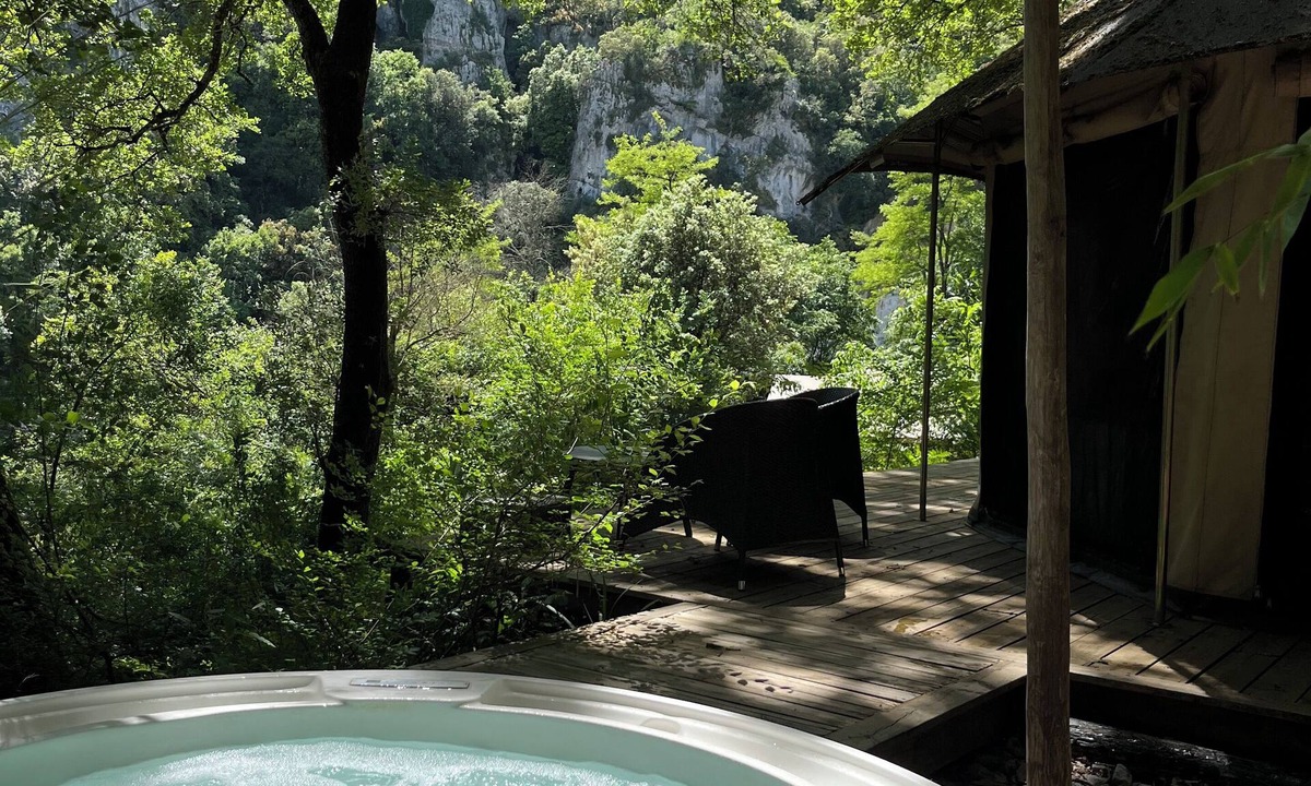 Vallon-Pont-d'Arc Hotel | Prehistoric Lodge